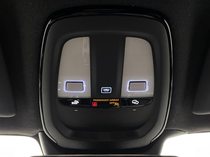 Volvo XC40 B4 AWD R-DESIGN AUT CZ 1.maj.
