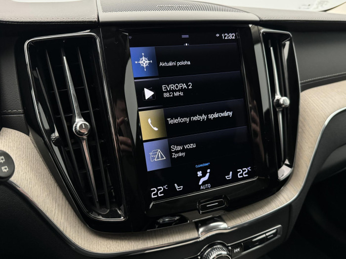 Volvo XC60 B5 AWD INSCRIPTION REZERVACE