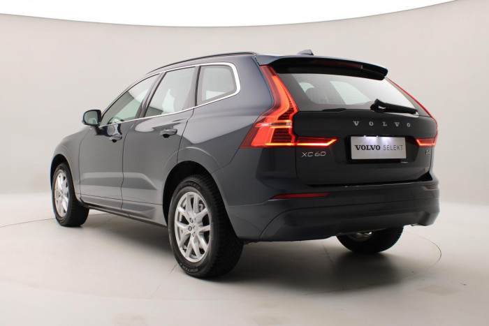 Volvo XC60 B4 MOMENTUM AUT REZERVACE 2.0 Momentum