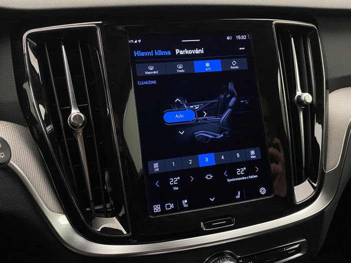 Volvo V60 B4 DARK PLUS AUT CZ