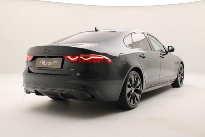 Jaguar XF D200 R-DYNAMIC REZERVACE 2.0 d Dynamic