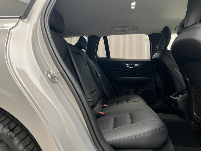 Volvo V60 B4 PLUS DARK AUT 1.maj.