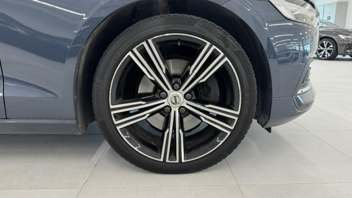 Volvo V60 T4 INSCRIPTION REZERVACE