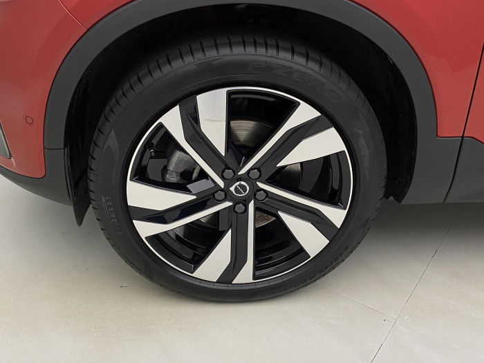 Volvo XC40 B4 DARK ULTRA AUT CZ 1.maj