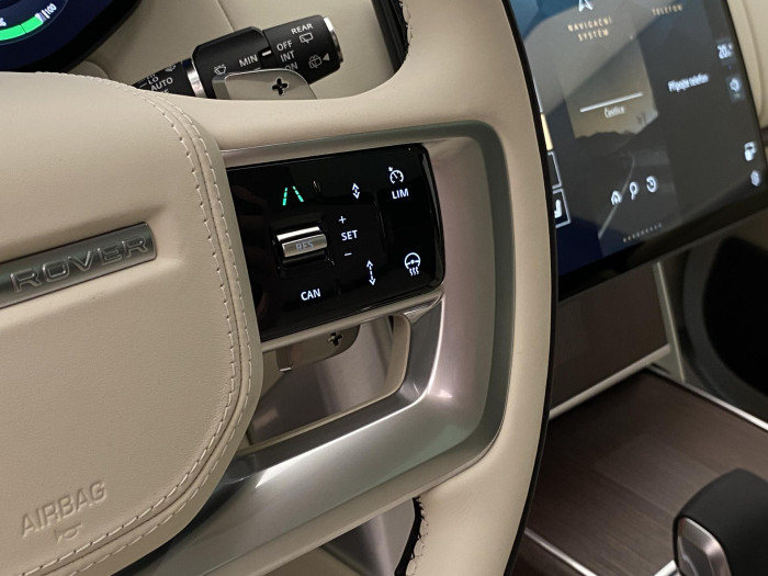 Land Rover Range Rover P550e AUTOBIOGRAPHY SWB
