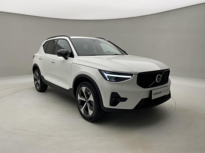 Volvo XC40 B4 PLUS DARK AUT REZERVACE