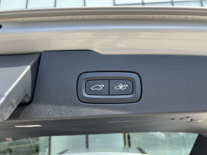 Volvo V60 B4 R-DESIGN Aut 1.maj.