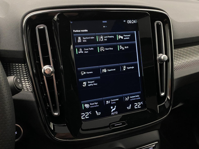 Volvo XC40 B4 AWD R-DESIGN AUT 1.maj
