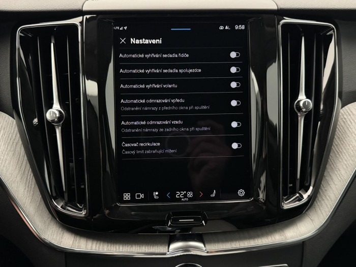 Volvo XC60 B5 AWD PLUS DARK AUT REZERVACE