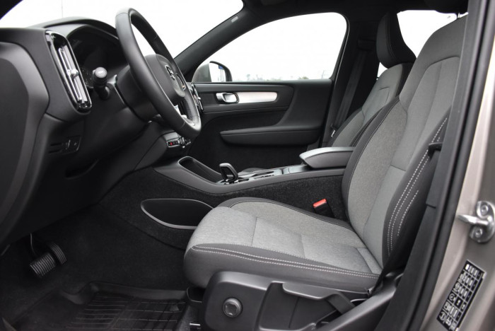 Volvo XC40 B4 MOMENTUM ADVANCED REZERVACE 2.0 Momentum