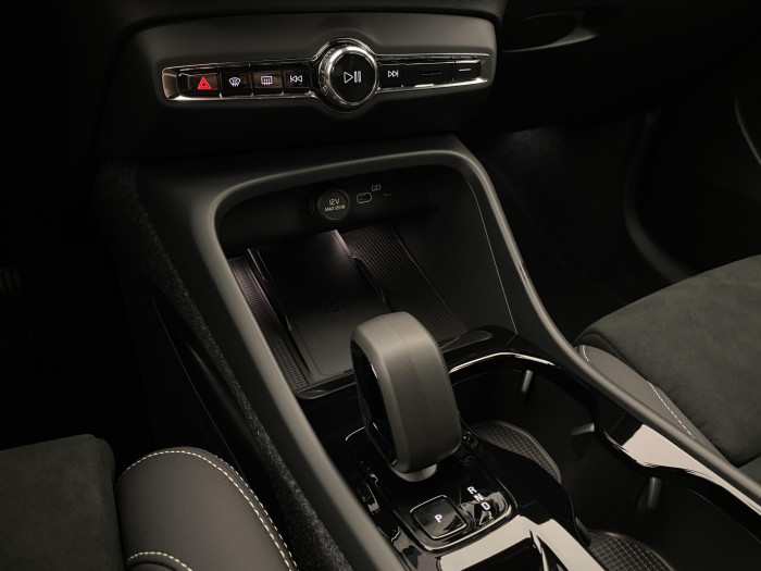 Volvo XC40 B3 AUT PLUS BLACK EDITION