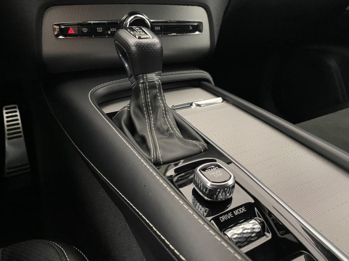 Volvo XC90 D5 AWD R-DESIGN REZERVACE 2.0 d