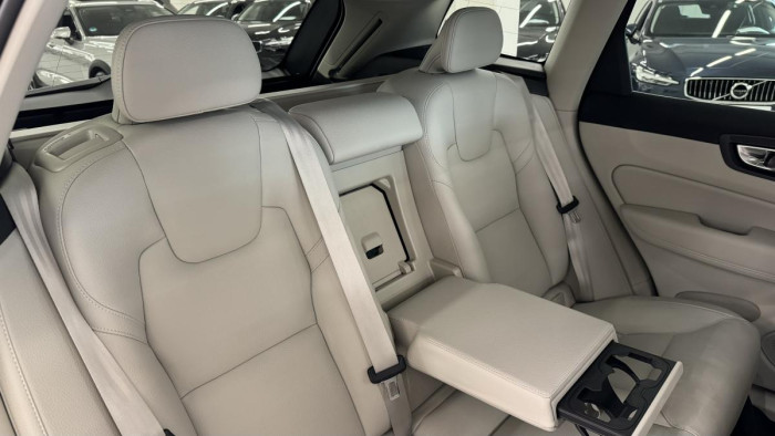 Volvo XC60 B4 CORE NEZÁVISLÉ TOPENÍ AUT