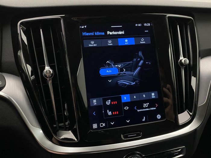 Volvo V60 CC B4 AWD MOMENTUM REZERVACE 2.0 CC CC Momentum