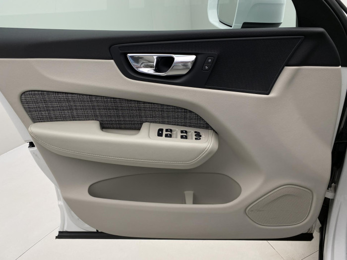 Volvo XC60 T5 AWD MOMENTUM AUT CZ 2.0 Momentum