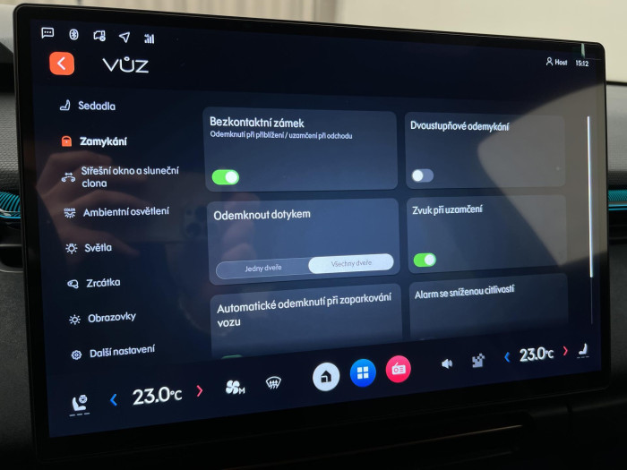 Lynk & Co 08 MORE PHEV