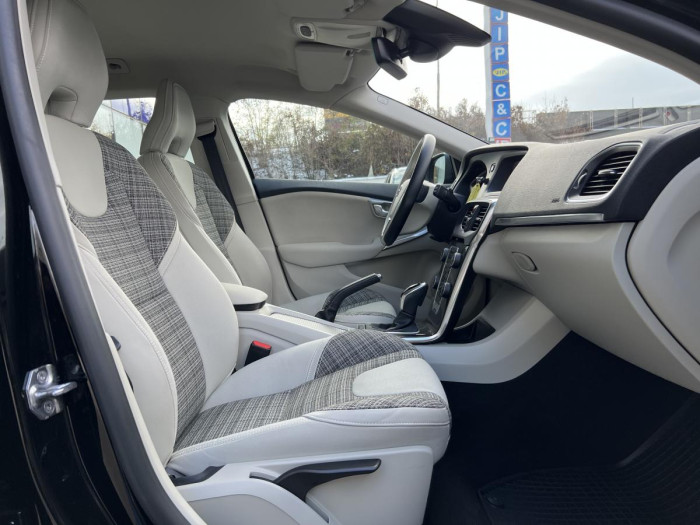 Volvo V40 T3 MOMENTUM Aut CZ 1.5 Momentum