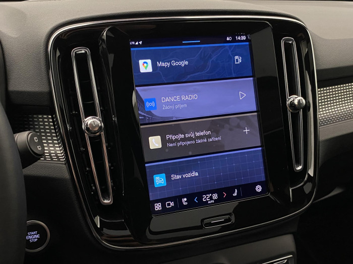 Volvo XC40 B3 DARK ULTRA AUT CZ