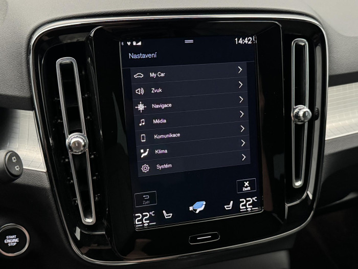Volvo XC40 T2 MOMENTUM PRO REZERVACE 1.5 Momentum