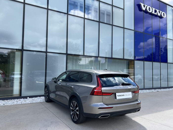 Volvo V60 CROSS COUNTRY B4 AWD Aut CZ