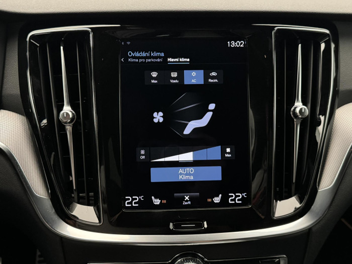 Volvo V60 B4 R-DESIGN AUT REZERVACE