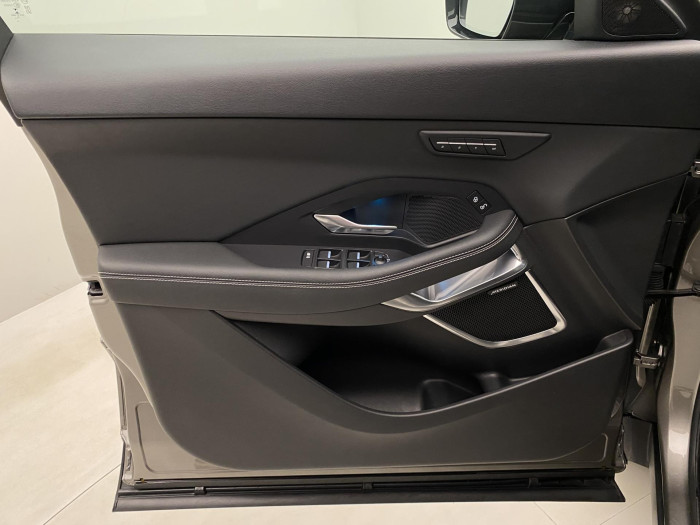 Jaguar E-Pace AWD R-DYNAMIC SE REZERVACE 2.0 Dynamic SE