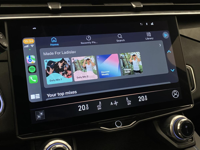 Lynk & Co 01 PHEV DCT AUT 1.maj