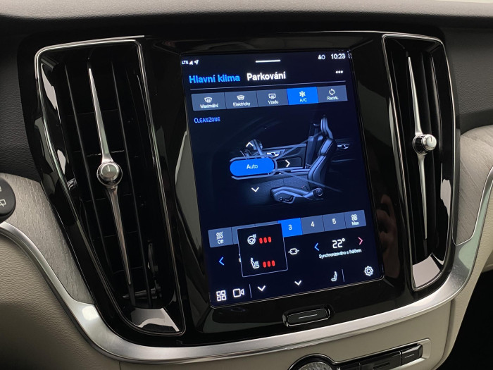 Volvo V60 CC B4 AWD BRIGHT PLUS AUT CZ