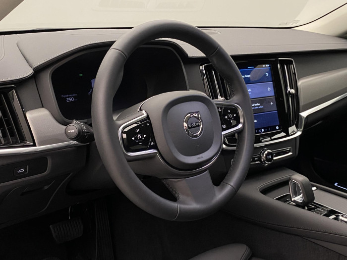Volvo V90 CC B4 AWD PLUS AUT CZ 1.maj