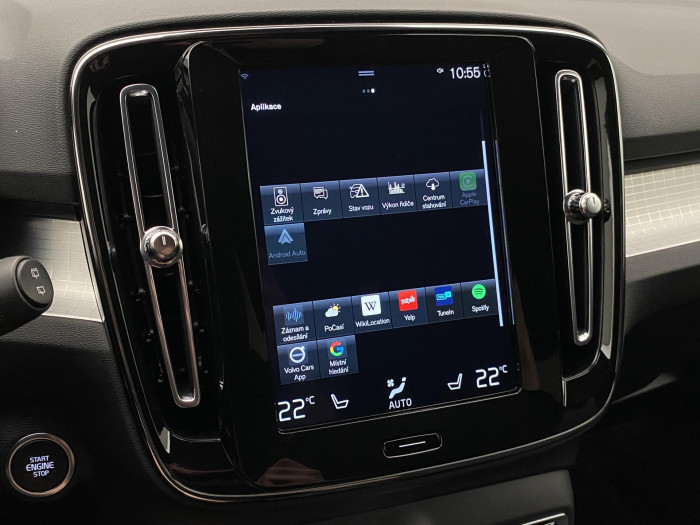 Volvo XC40 B4 AWD MOMENTUM REZERVACE 2.0 Momentum