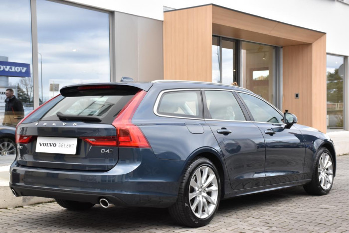 Volvo V90 D4 AWD MOMENTUM REZERVACE 2.0 d Momentum