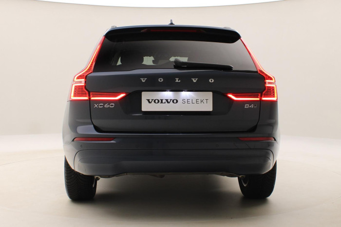 Volvo XC60 B4 AWD CORE AUT REZERVACE