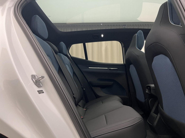 Volvo EX30 CC PURE ELECTRIC TWIN MOTOR CC CC