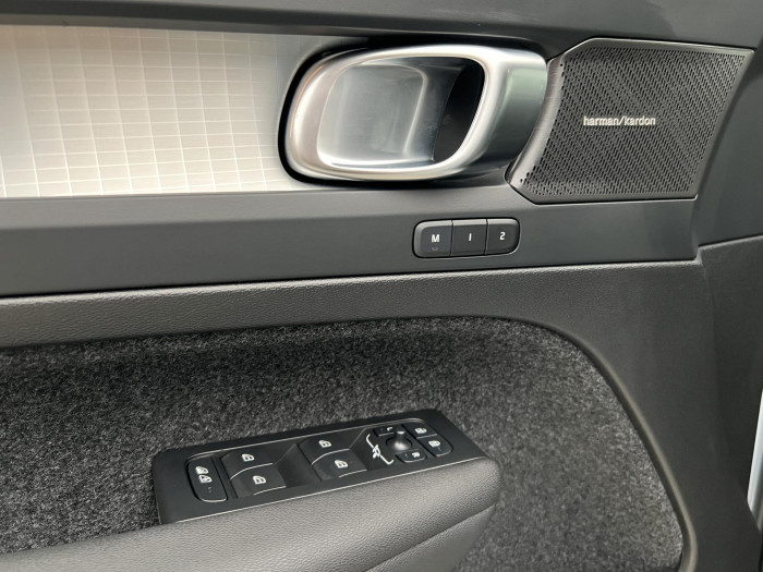 Volvo XC40 B3 PLUS DARK AUT CZ