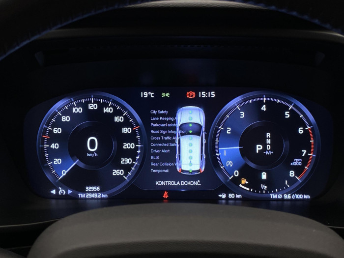 Volvo XC40 B4 AWD MOMENTUM AUT CZ 2.0 Momentum