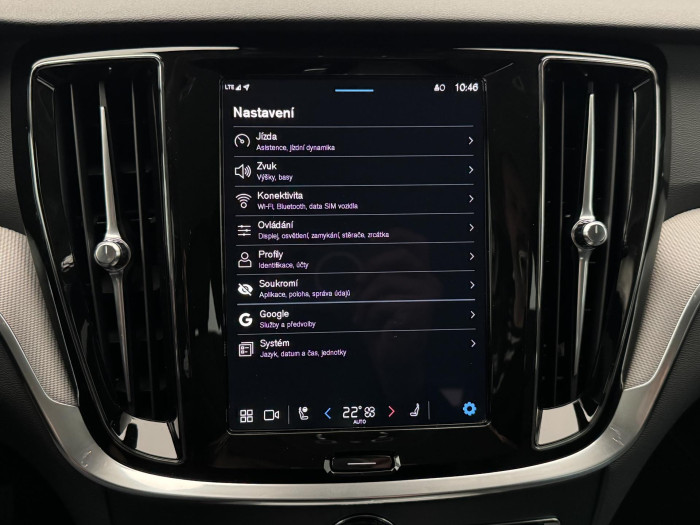 Volvo V60 B4 PLUS DARK CZ 1.maj