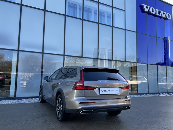 Volvo V60 CROSS COUNTRY B4 AWD Aut 1.maj
