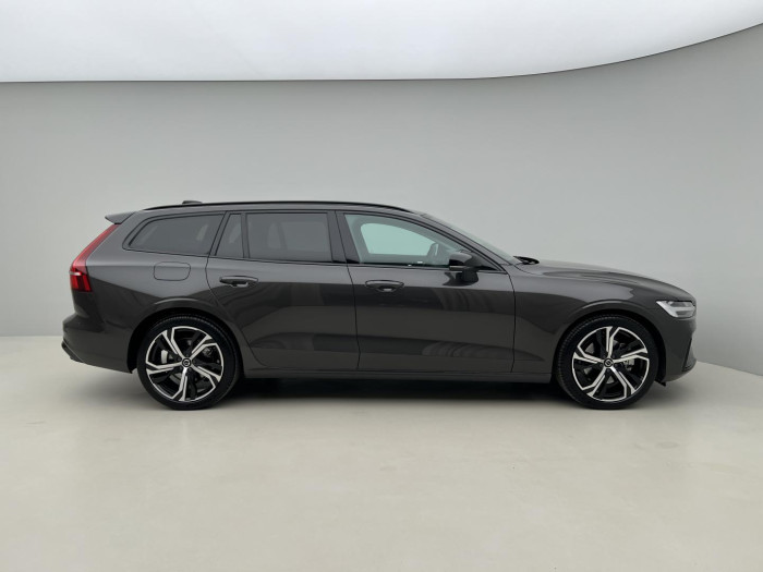 Volvo V60 B4 PLUS DARK Aut 1.maj.