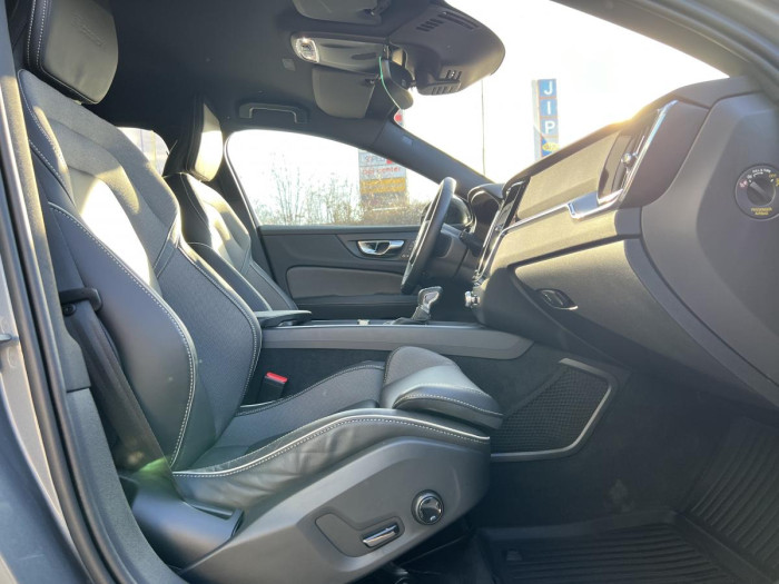 Volvo V60 T6 AWD R-DESIGN