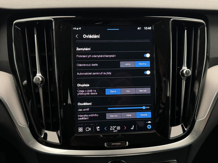 Volvo V60 B4 PLUS DARK CZ 1.maj