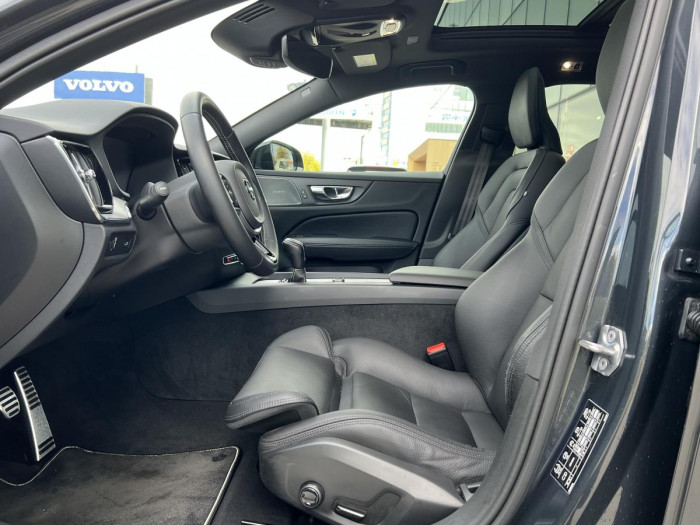 Volvo V60 D4 R-DESIGN NAVIGACE 1.maj. 2.0 d