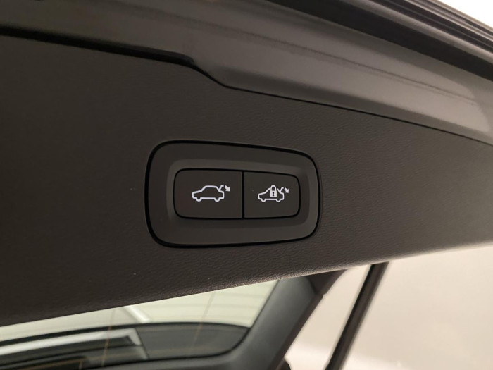 Volvo V60 B4 MOMENTUM AUT REZERVACE 2.0 Momentum