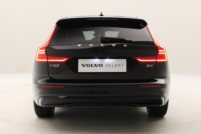 Volvo V60 B4 PLUS DARK REZERVACE