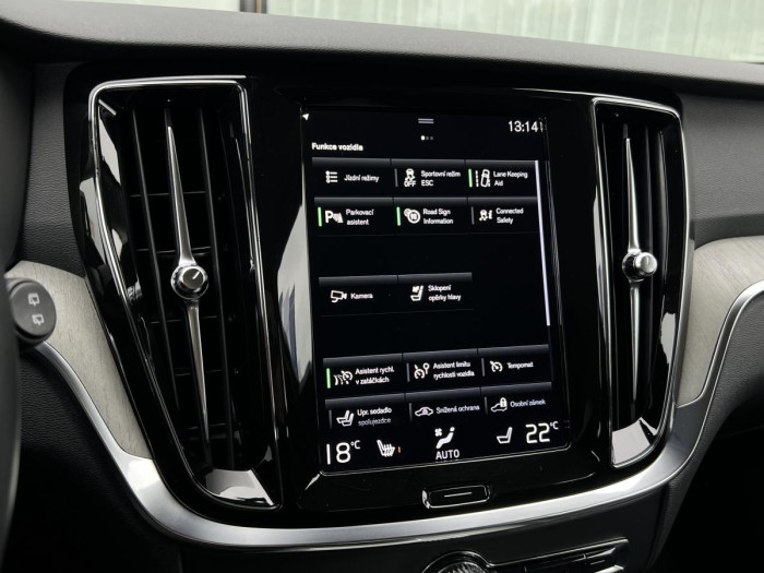 Volvo V60 CROSS COUNTRY B4 AWD REZERVACE