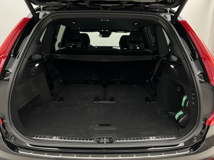 Volvo XC90 B5 AWD R-DESGIN 7MÍSTNÁ AUT CZ