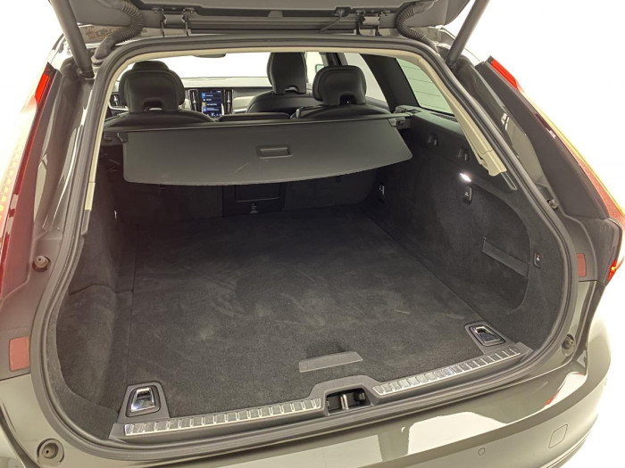 Volvo V90 B4 MOMENTUM AUT REZERVECE 2.0 Momentum