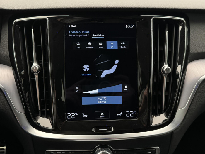 Volvo V60 B4 MOMENTUM PRO AUT CZ 1.maj. 2.0 Momentum