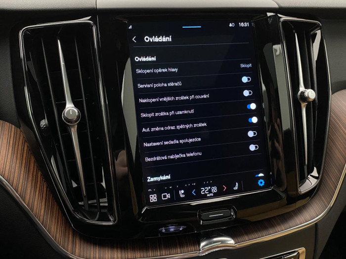 Volvo XC60 T6 AWD AT RECHARGE BRIGHT PLUS 2.0 AT Plus