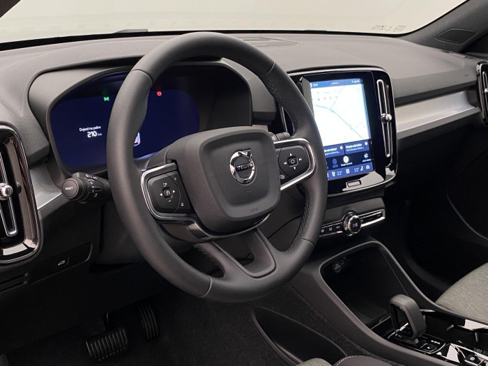 Volvo XC40 B3 DARK PLUS AUT CZ