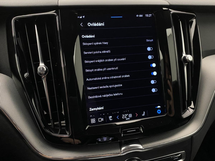 Volvo XC60 B4 AWD R-DESIGN AUT REZERVACE